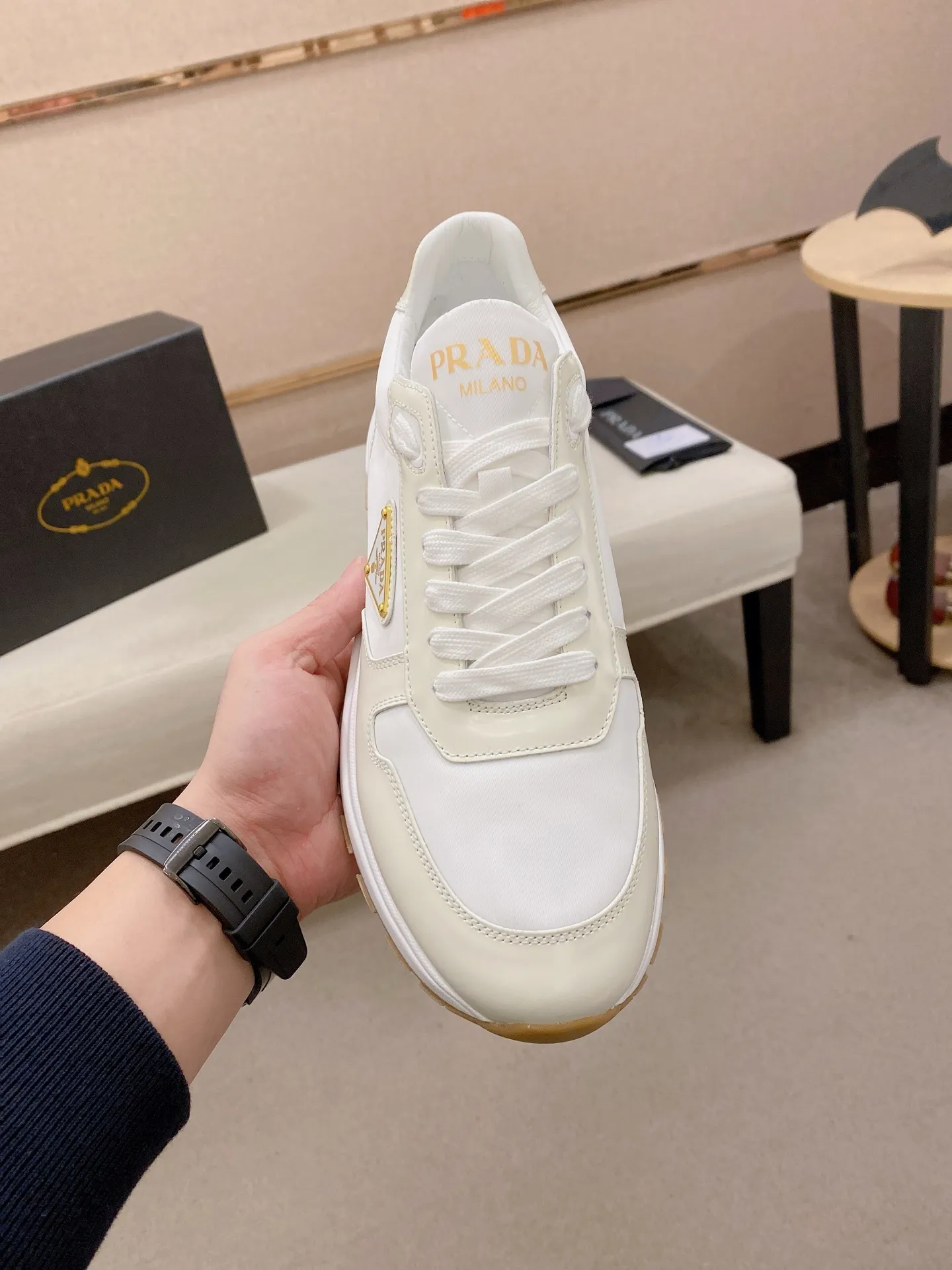 Factory price 600💰 ✔️✔️✔️Higher version High-quality new PRADA (Prada) counters are on the market at the same time. The new men's shoes and 😘fabrics are made of selected first-layer cowhide with superb craftsmanship. Lining: Full cowhide lining. 👍🏿 High-end ☄️ air-cushion molded anti-slip rubber outsole, exquisite lines, simple and elegant, comfortable and high-end for leisure travel. Code number: 38 to 44. 45.46 customized